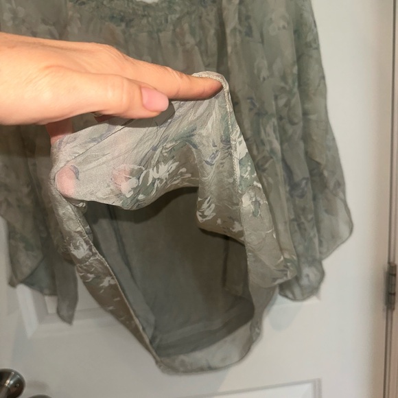 100% Silk Top - Picture 2 of 8